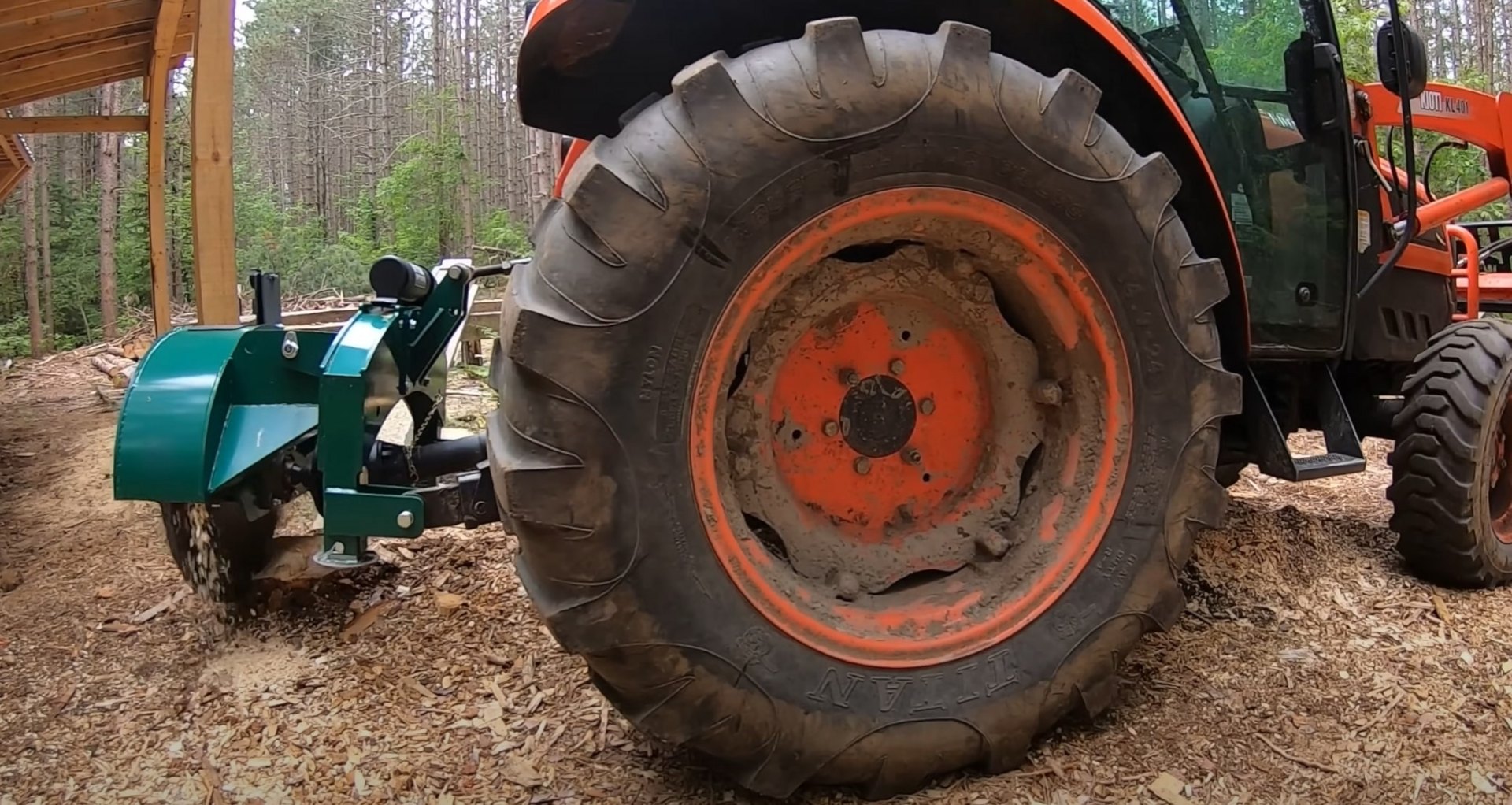 Heavy-duty tree service equipment and machinery Heavy-duty tree service equipment and machinery